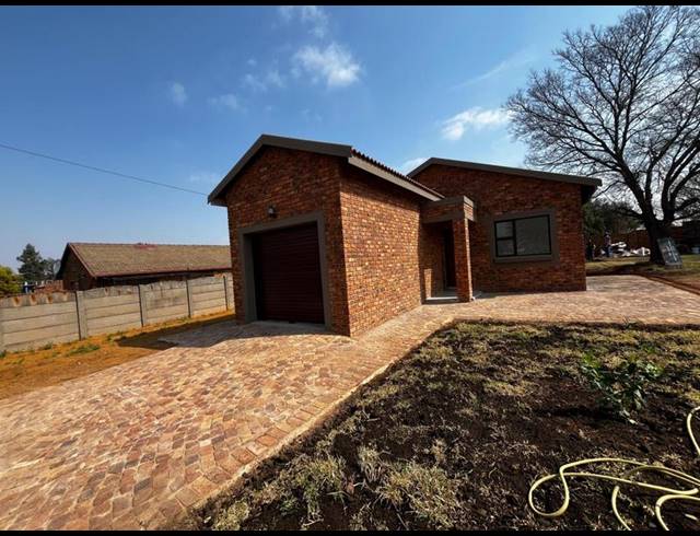 3 BEDROOM HOUSE FOR SALE IN DERSLEY
